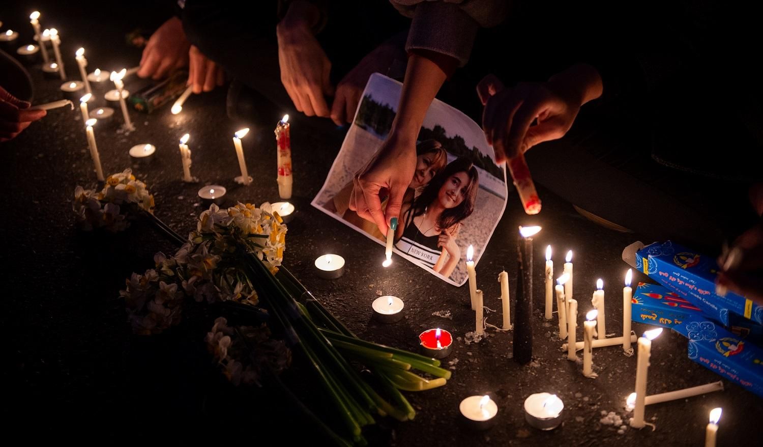 Все почалося з мирних зібрань, щоб ушанувати пам'ять жертв катастрофи Все почалося з мирних зібрань, щоб ушанувати пам'ять жертв катастрофи