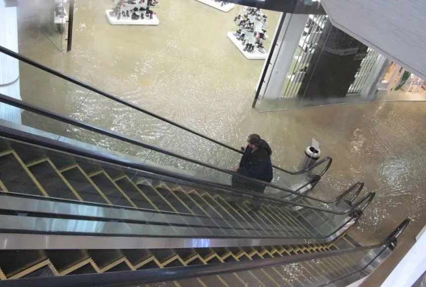 Ocean Plaza затопило Ocean Plaza затопило