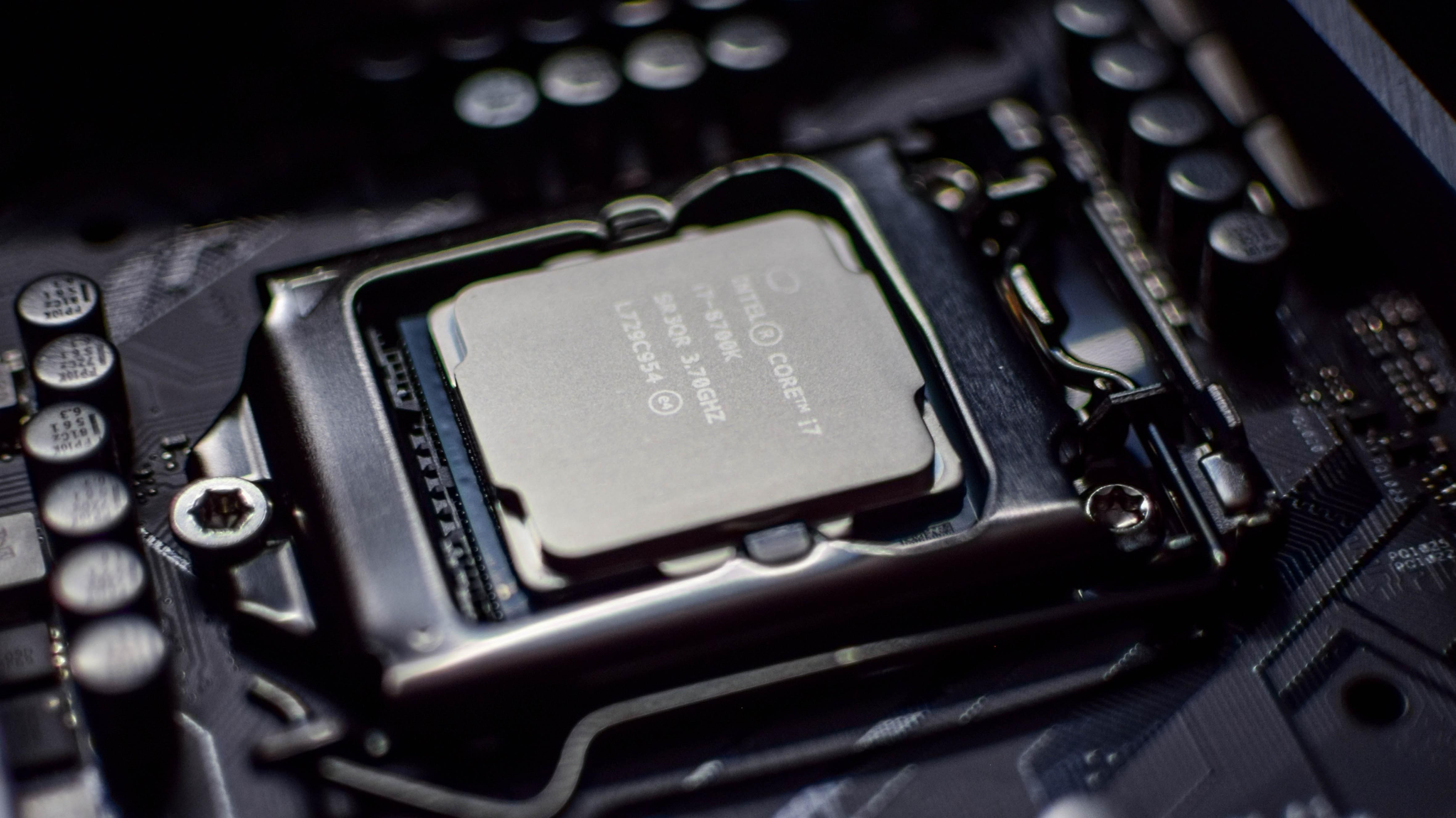 Intel готує 22-ядерний процесор Core i9-10990XE: характеристики та ціна