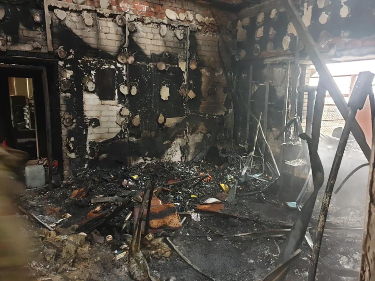 На Донбасі згоріла база військових парамедиків: постраждав волонтер