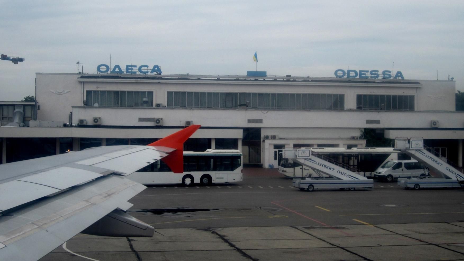 Літак авіакомпанії Azur Air, що прямував із Єгипту, відмовився сідати в Одесі: у чому причина 