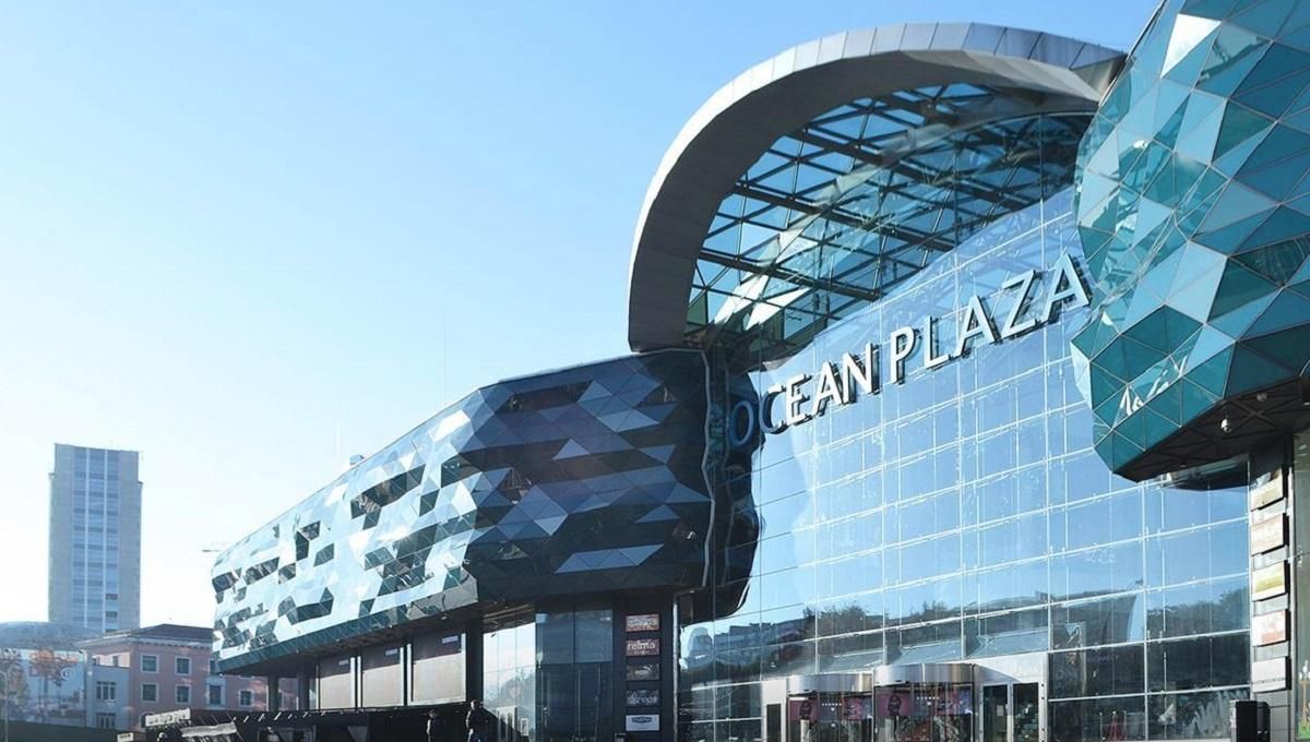 Прорыв теплотрассы возле Ocean Plaza: торговый центр возобновил работу Прорыв теплотрассы возле Ocean Plaza: торговый центр возобновил работу