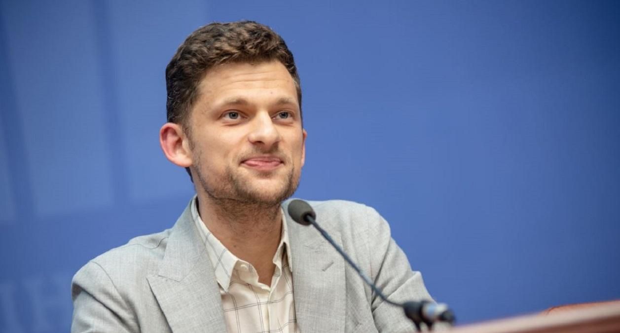 Уряд щомісяця публікуватиме доходи міністрів на своєму сайті Уряд щомісяця публікуватиме доходи міністрів на своєму сайті