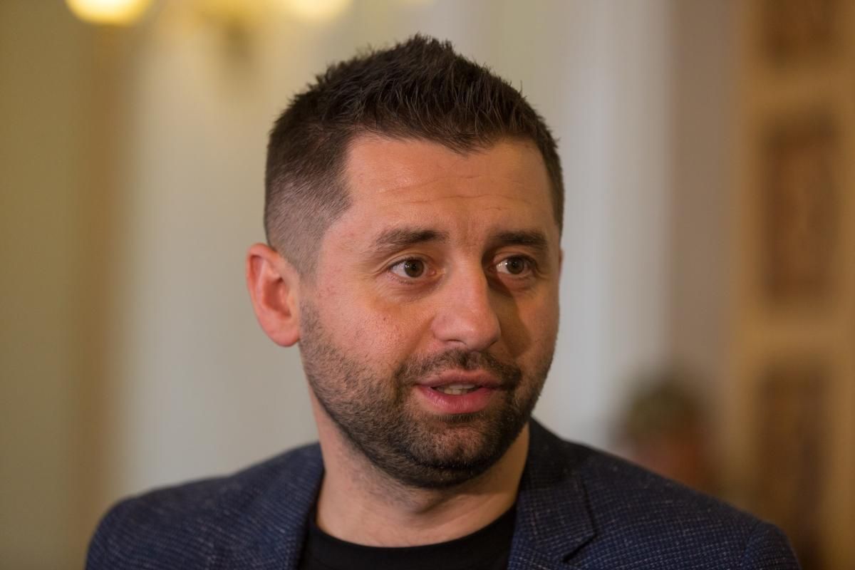 Это просто нарезка фраз, чтобы создать сенсацию: Арахамия прокомментировал "прослушку Гончарука" Это просто нарезка фраз, чтобы создать сенсацию: Арахамия прокомментировал "прослушку Гончарука"