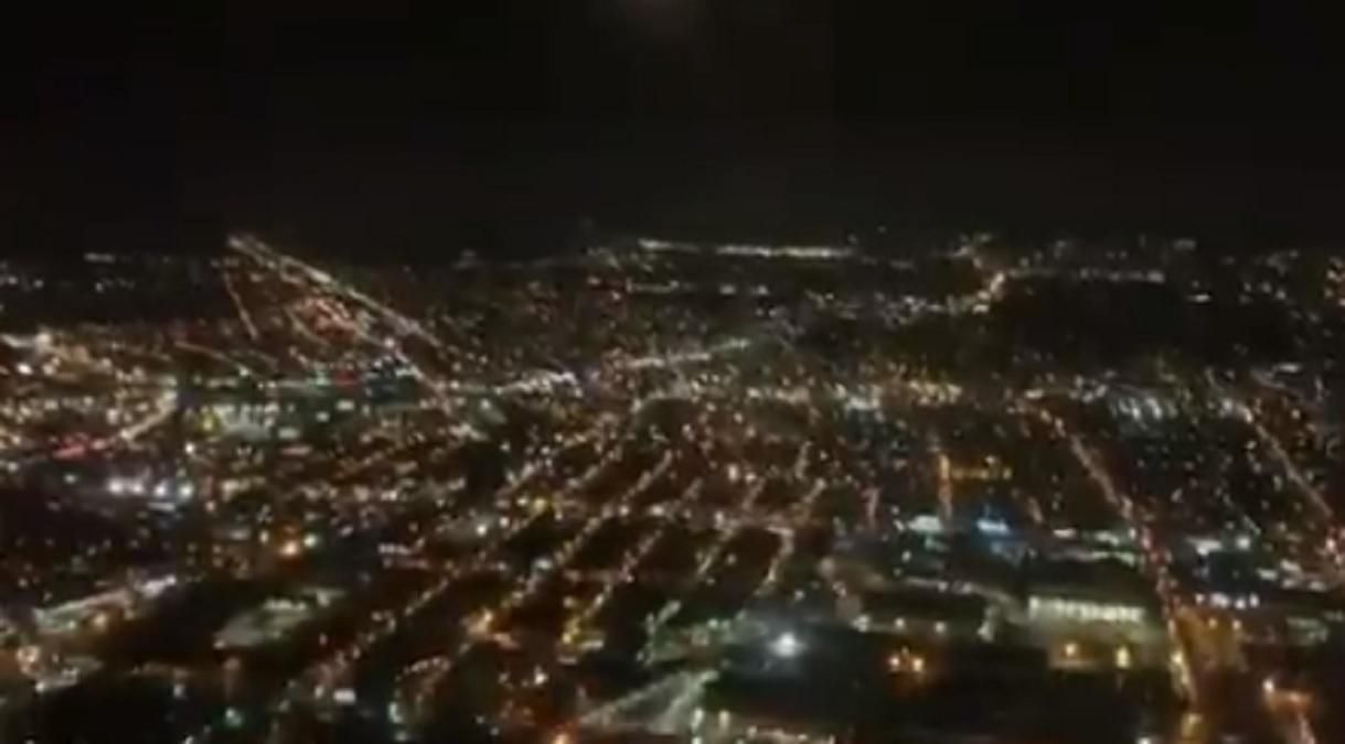 З двигуна летіли іскри: у США екстрено сів пасажирський літак – відео З двигуна летіли іскри: у США екстрено сів пасажирський літак – відео