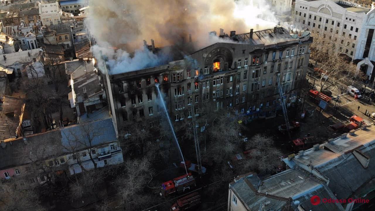 Пожежа в коледжі в Одесі – причини, подробиці пожежі на Троїцькій Пожежа в коледжі в Одесі – причини, подробиці пожежі на Троїцькій