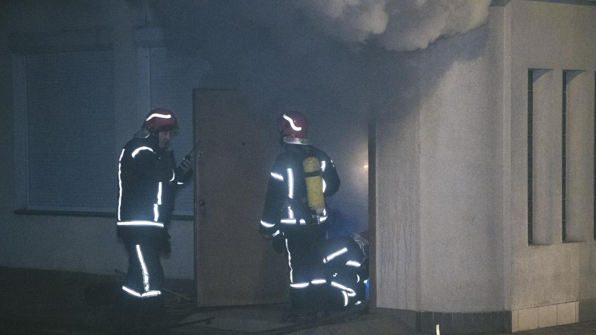 В Киеве горела клиника красоты "Амазонка": пожар заставил людей выйти на улицу