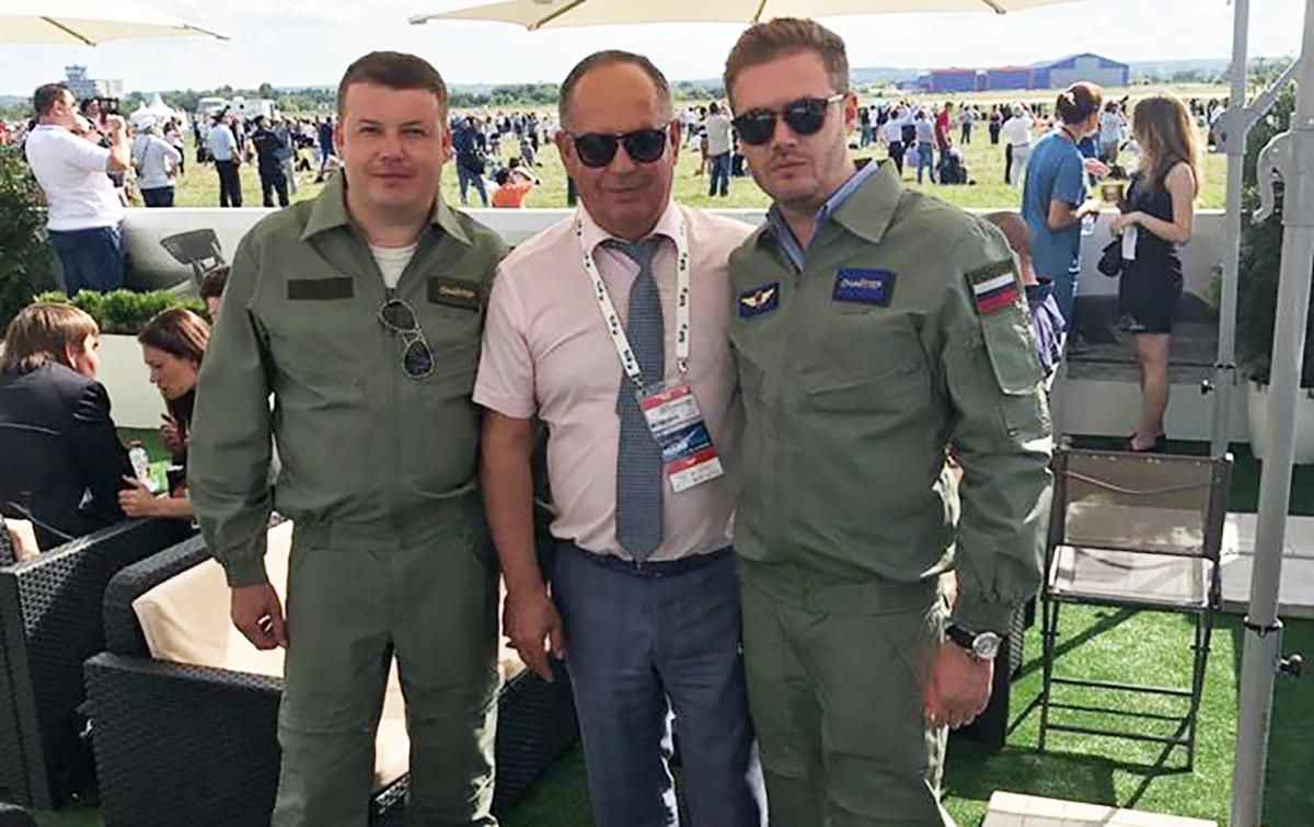 Директора авіазаводу в Києві Попова звільнили після фото у військовій формі Росії