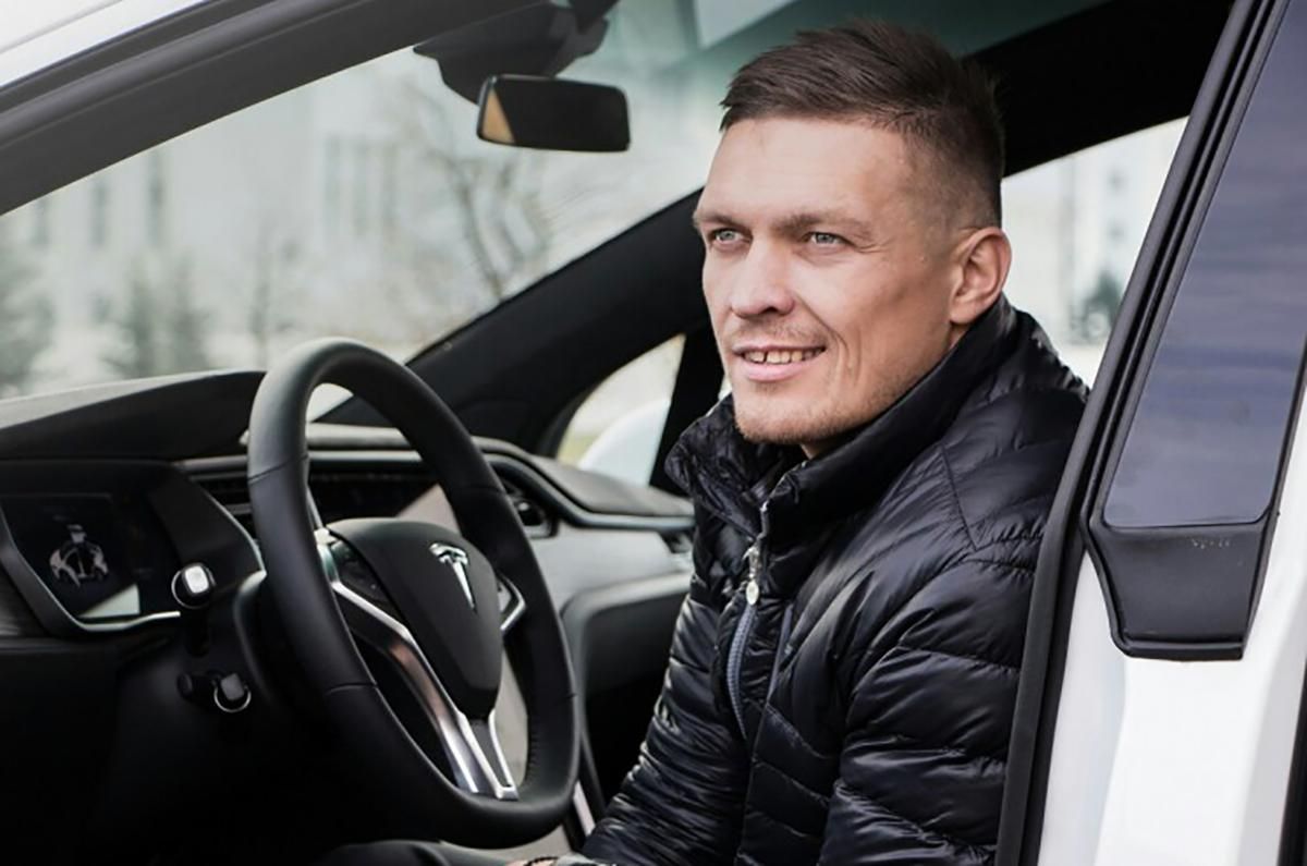 Поліція зупинила авто Усика на дорозі: відео розвитку подій Поліція зупинила авто Усика на дорозі: відео розвитку подій