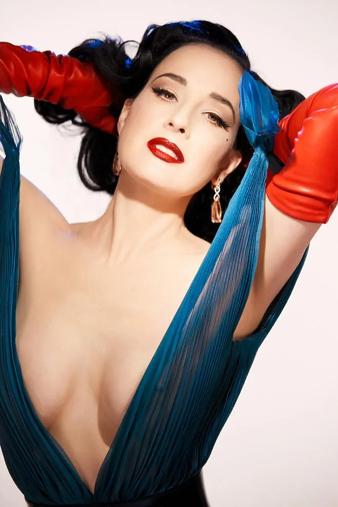 Діта фон Тіз у вбранні від Жана-Поля Готьє Діта фон Тіз у вбранні від Жана-Поля Готьє