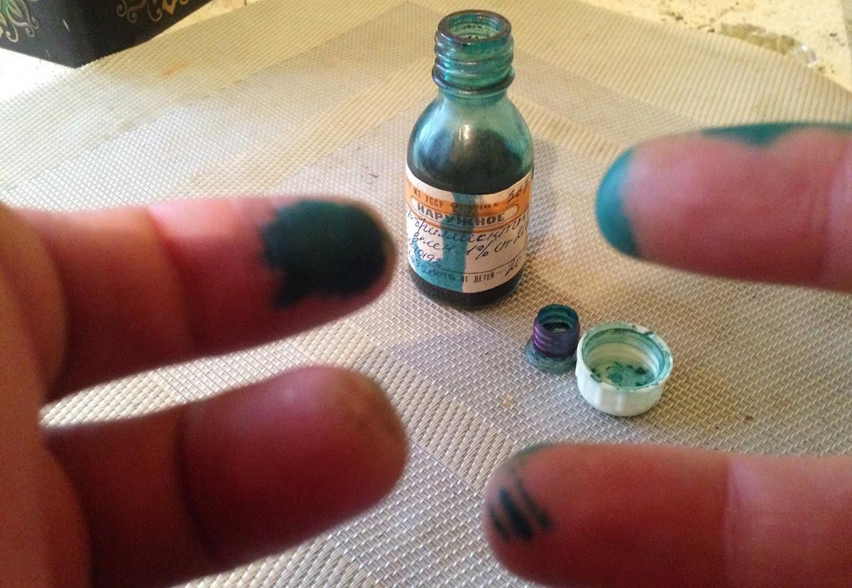 Таксист змусив пасажира вмитися зеленкою через несплату за проїзд у Запоріжжі: відео Таксист змусив пасажира вмитися зеленкою через несплату за проїзд у Запоріжжі: відео