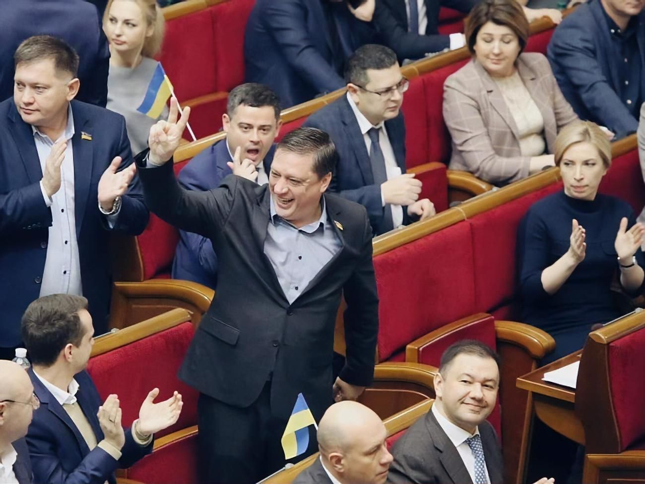 Скандальний Іванісов заявив, що мандат депутата не віддасть