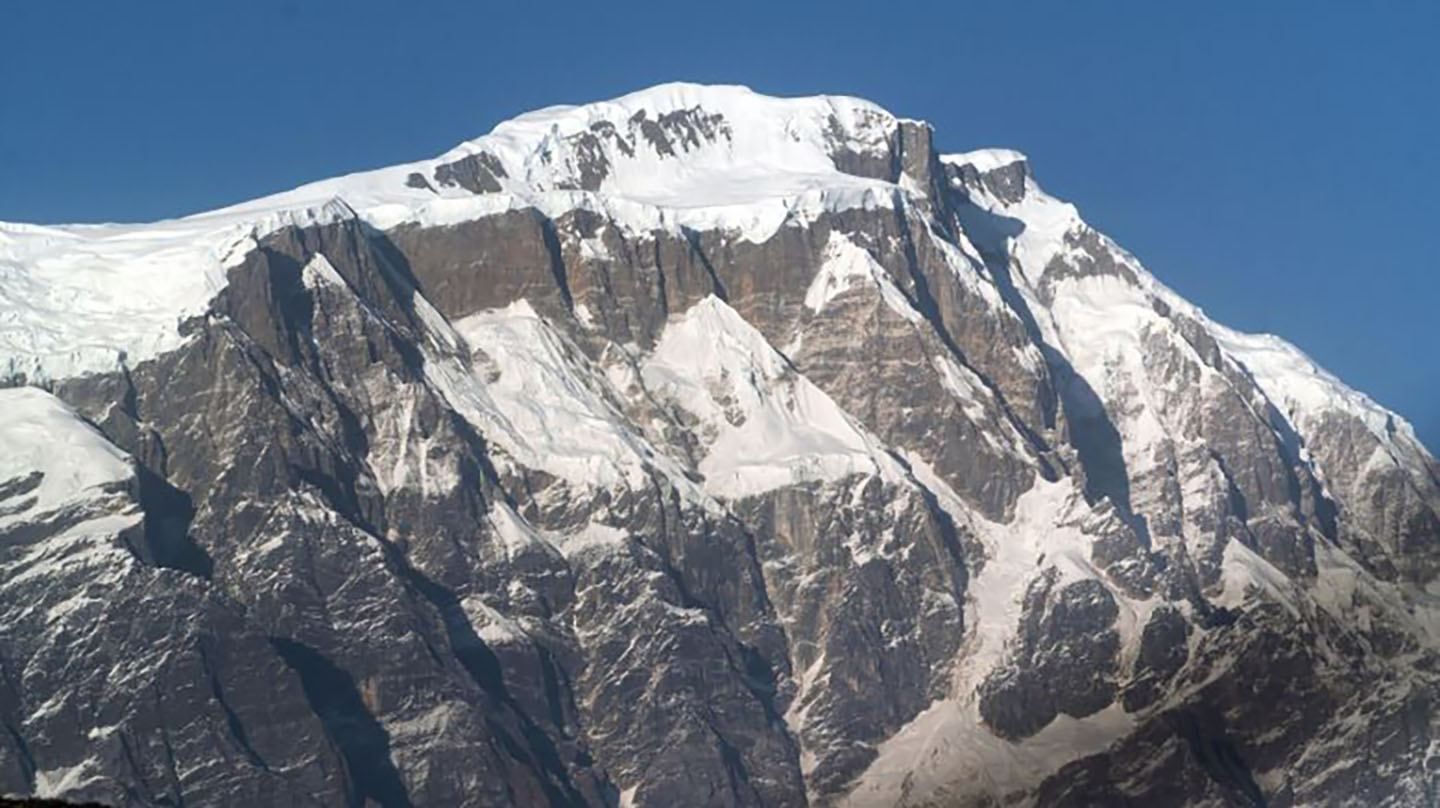 Из-за лавины в Гималаях семь туристов пропали без вести