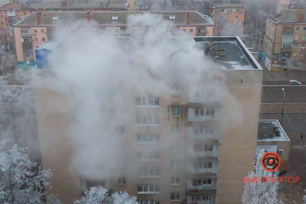 В Днепре загорелось общежитие медицинского колледжа: всех жителей эвакуировали – фото, видео