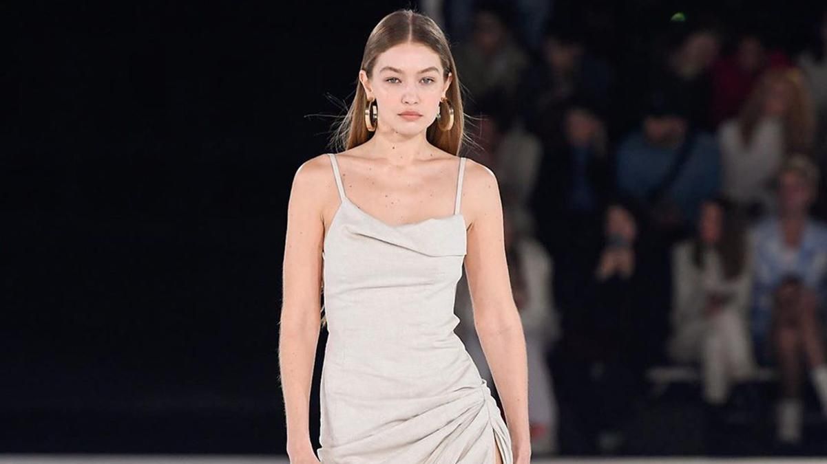 Сестры Хадид представили новую коллекцию Jacquemus в подиуме в Париже: потрясающие фото
