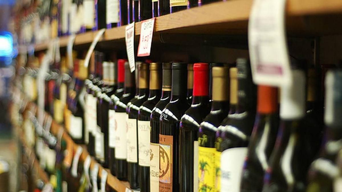 Мільйонні штрафи: скільки стягнула податкова за незаконний алкоголь і цигарки Мільйонні штрафи: скільки стягнула податкова за незаконний алкоголь і цигарки