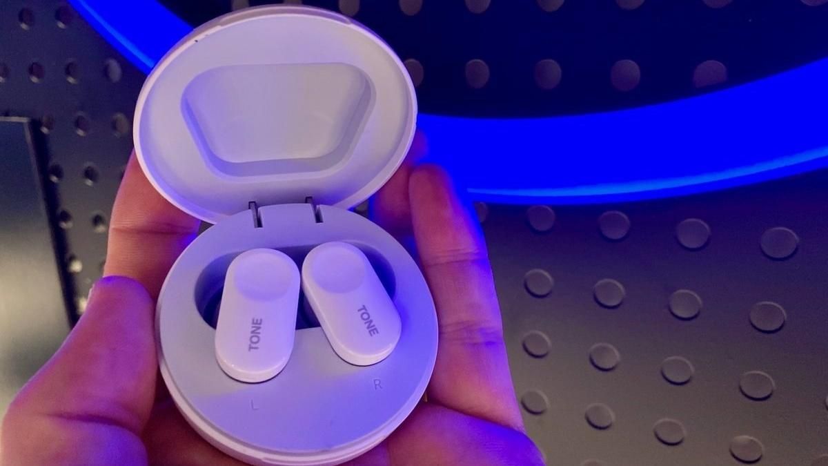  LG представила перші в світі бездротові навушники із функцією дезінфекції