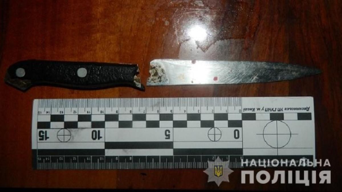 Сімейний конфлікт: син облив матір окропом, а сестра вдарила брата ножем Сімейний конфлікт: син облив матір окропом, а сестра вдарила брата ножем