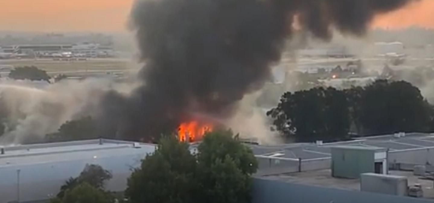 Вблизи аэропорта Сиднея вспыхнул масштабный пожар: видео