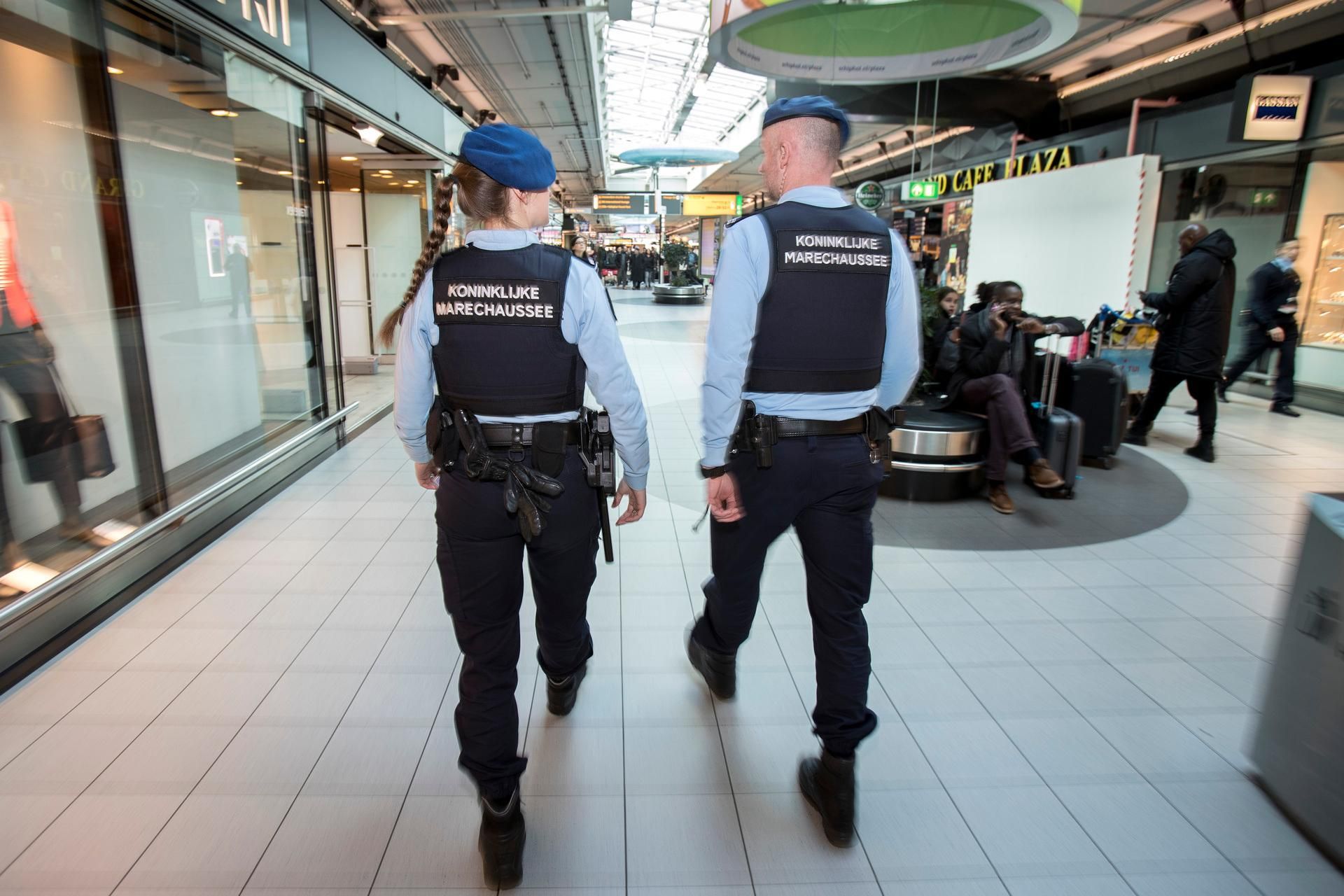 В аеропорту Амстердама затримали українця за жорстоке поводження з 3-річною дитиною