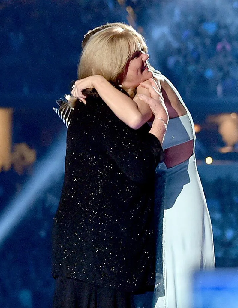 Тейлор Свіфт з мамою Тейлор Свіфт з мамою