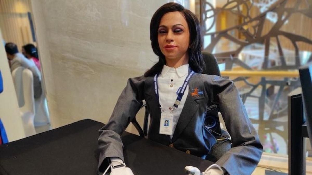 Индия отправит в космос человекоподобного робота-женщину