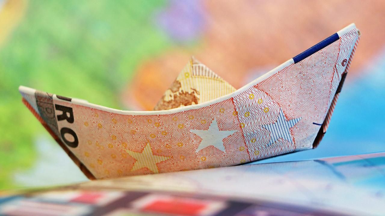 Україна залучила 1,25 мільярда євро за найдешевшими в історії ставками: що це означає Україна залучила 1,25 мільярда євро за найдешевшими в історії ставками: що це означає