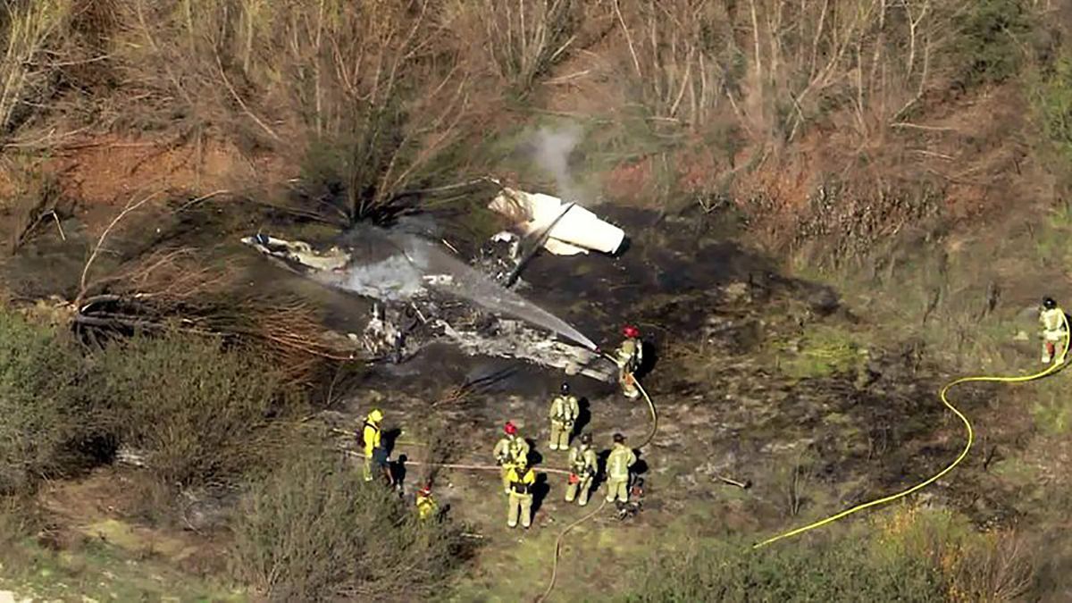 У Каліфорнії розбився літак, 4 особи загинули: фото, відео