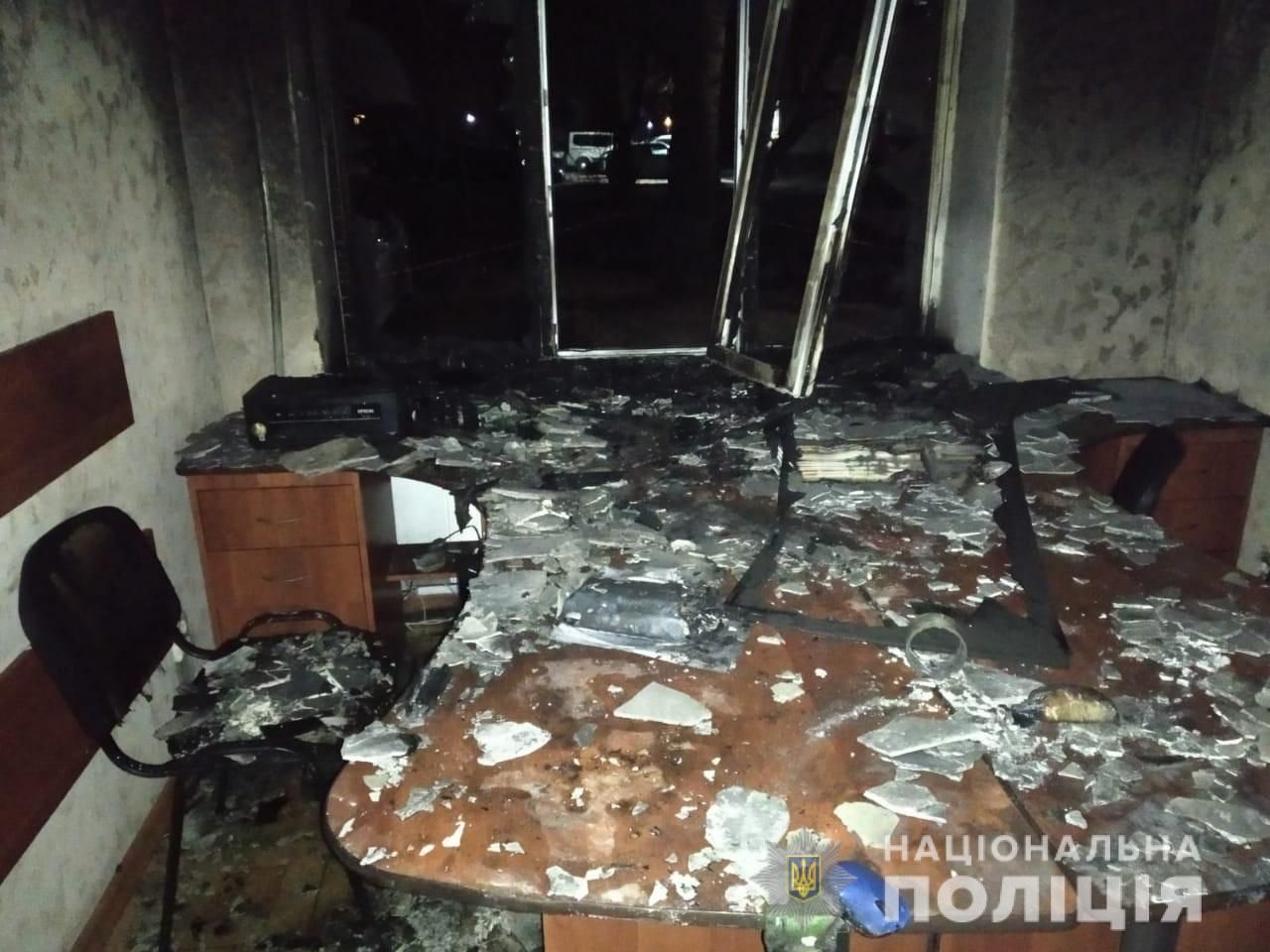 В Херсоні невідомі спалили офіс партії Шарія В Херсоні невідомі спалили офіс партії Шарія