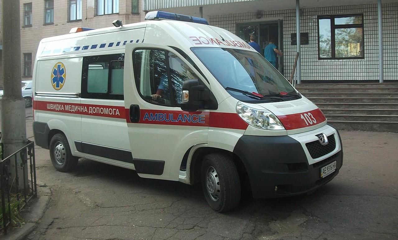 Взрыв пакета петард в Днепре: умерла пострадавшая 17-летняя девушка Взрыв пакета петард в Днепре: умерла пострадавшая 17-летняя девушка