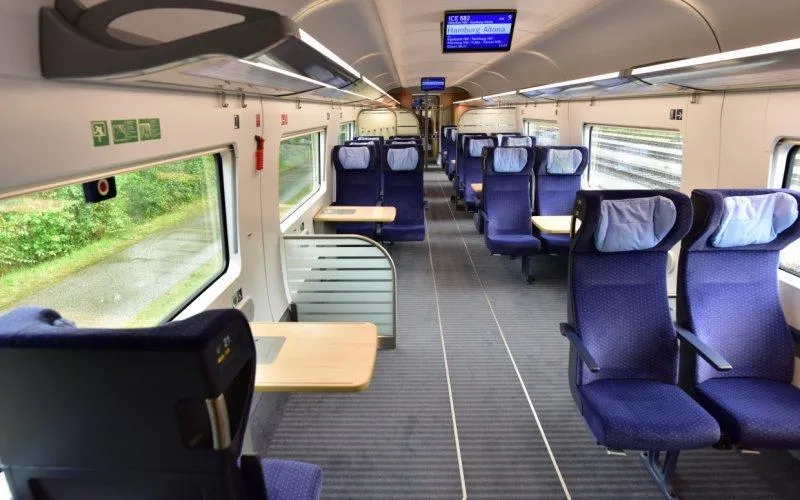 поїзд Deutsche Bahn фото салон потяга німецька залізниця