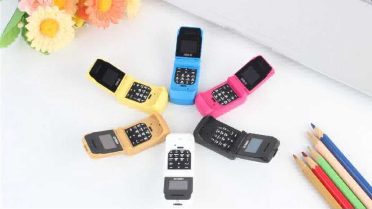 Як виглядає найменший у світі телефон-жабка: фотопорівняння Як виглядає найменший у світі телефон-жабка: фотопорівняння