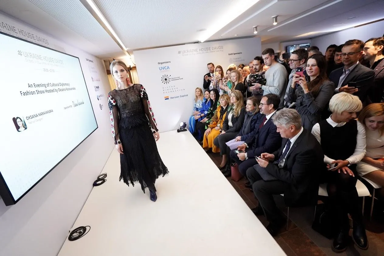 Українці влаштували фешн-показ у Давосі Українці влаштували фешн-показ у Давосі