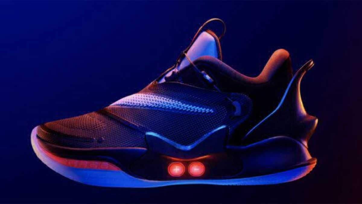 Розумні кросівки Nike Adapt BB 2.0 вміють самі шнуруватись та адаптуються під форму ноги 