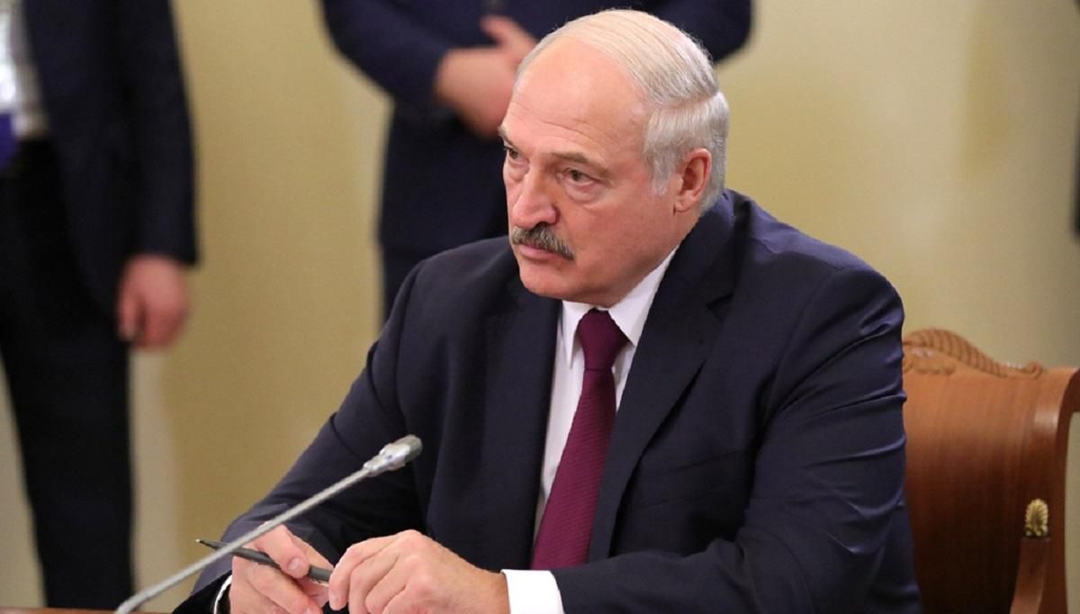 Лукашенко заявил, что не использует смартфон, потому что боится слежки и радиоволн