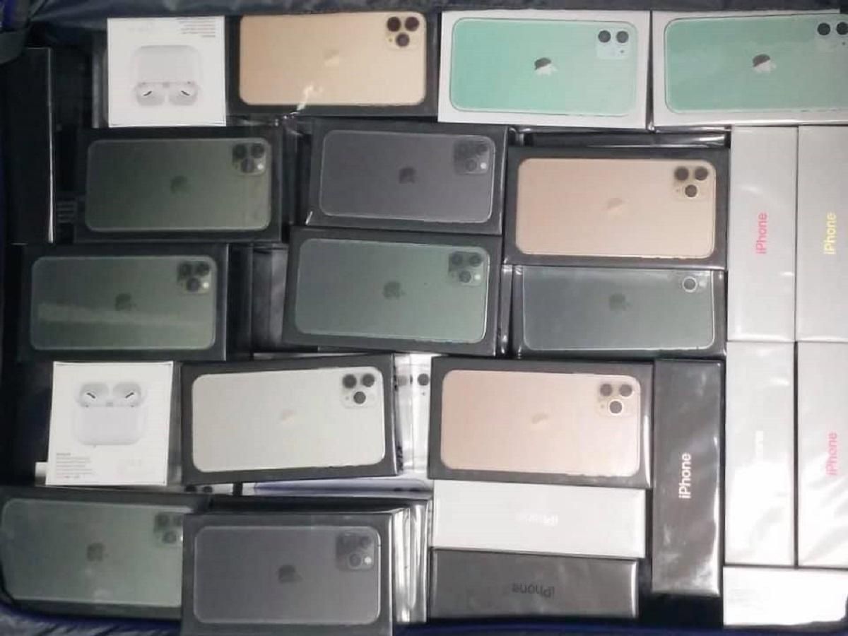 В "Борисполе" забыли сумки со 113 iPhone: стоимость багажа достигает почти 2 миллиона – фото В "Борисполе" забыли сумки со 113 iPhone: стоимость багажа достигает почти 2 миллиона – фото