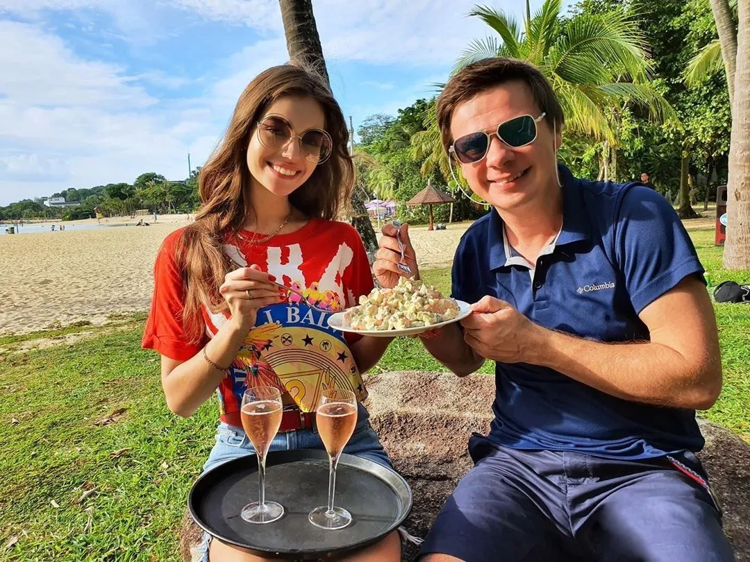 Дмитро Комаров і Олександра Кучеренко зустріли Новий рік в Сінгапурі Дмитро Комаров і Олександра Кучеренко зустріли Новий рік в Сінгапурі