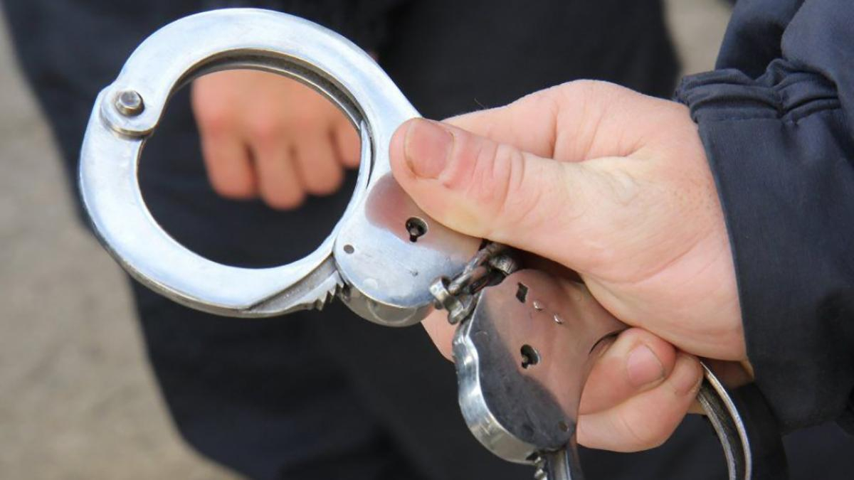 В Киеве мужчина помог полицейским задержать грабителя: фото