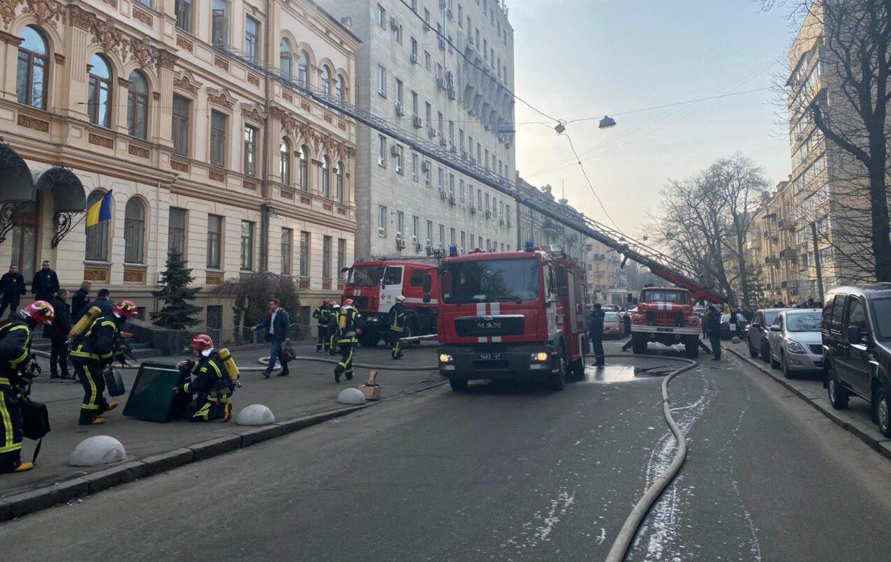 Горит Минкульт в Киеве