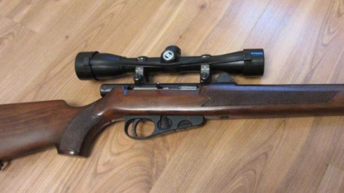 У Запоріжжі охоронець стріляв із гвинтівки по горобцях у "Сільпо" У Запоріжжі охоронець стріляв із гвинтівки по горобцях у "Сільпо"