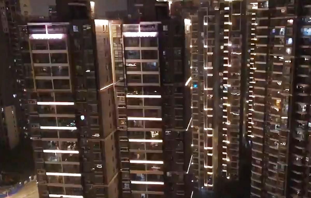 Жители Уханя устроили флешмоб в свою поддержку Жители Уханя устроили флешмоб в свою поддержку