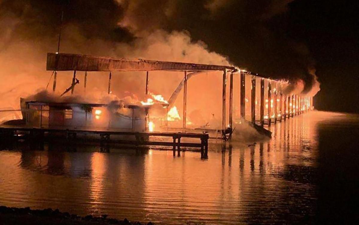 В США на причале вспыхнул масштабный пожар: много погибших – фото, видео В США на причале вспыхнул масштабный пожар: много погибших – фото, видео