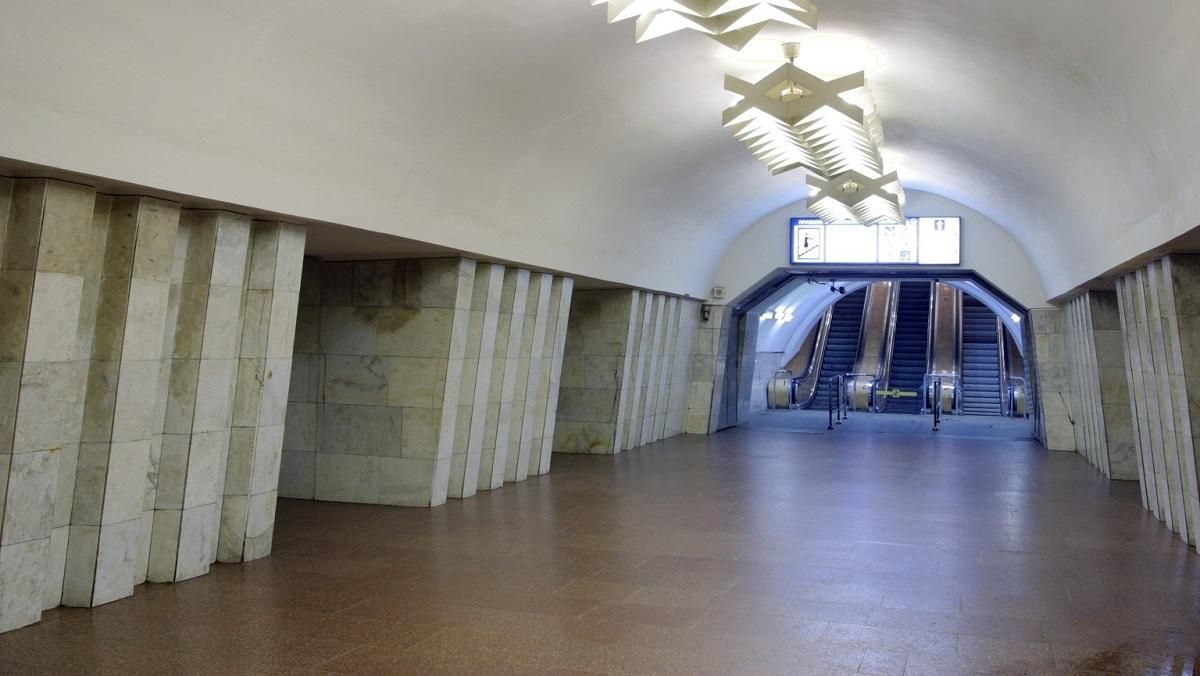 У Харкові пасажир з бойовою гранатою катався у метро: фото і відео