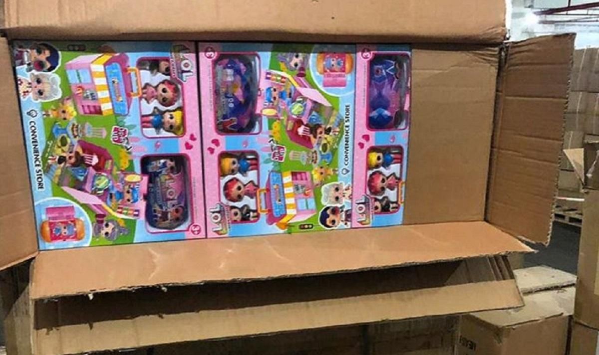 Более 20 тонн игрушек со склада таможенников таки раздадут детям: решение правительства