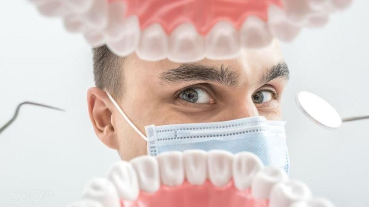 Почти тысячу зубов пытался вывезти из России украинский стоматолог