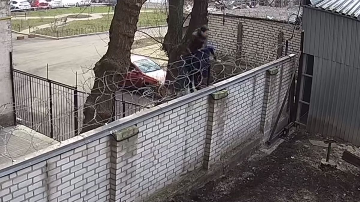 Чорновол поскандалила в ГБР: попала она туда через забор с колючей проволокой – видео