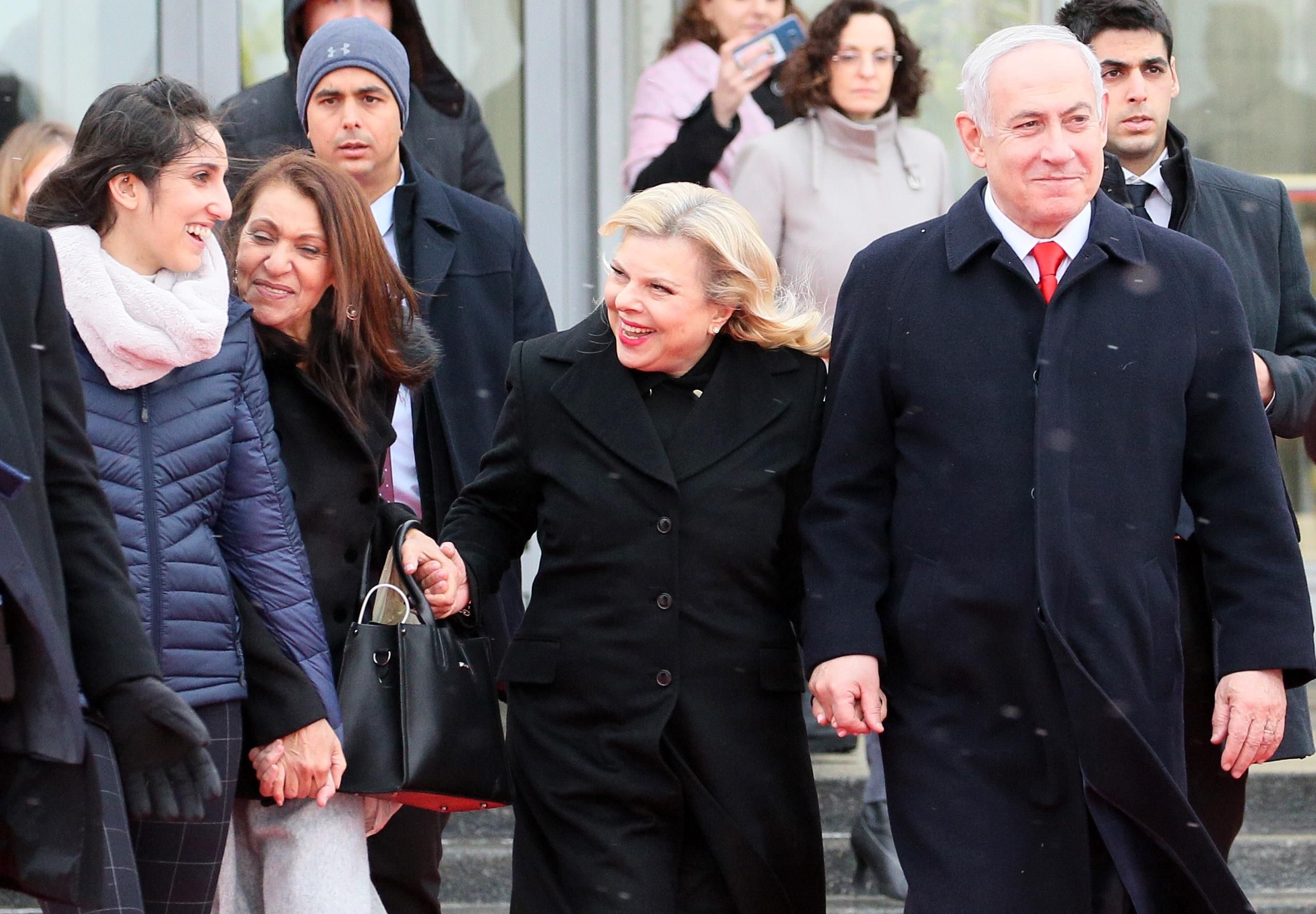 Наама Иссахар с супругами Нетаньяху и матерью улетает из Москвы Наама Иссахар с супругами Нетаньяху и матерью улетает из Москвы