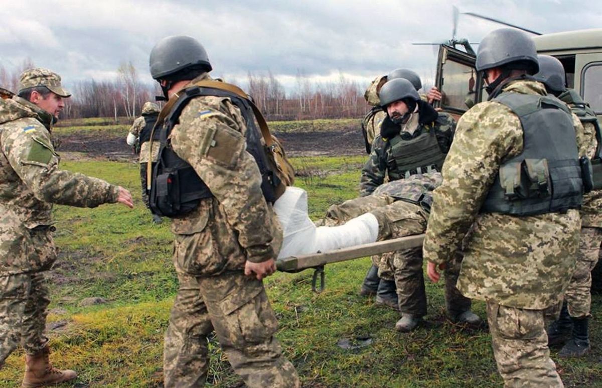 Війна на Донбасі: український військовий зазнав поранення