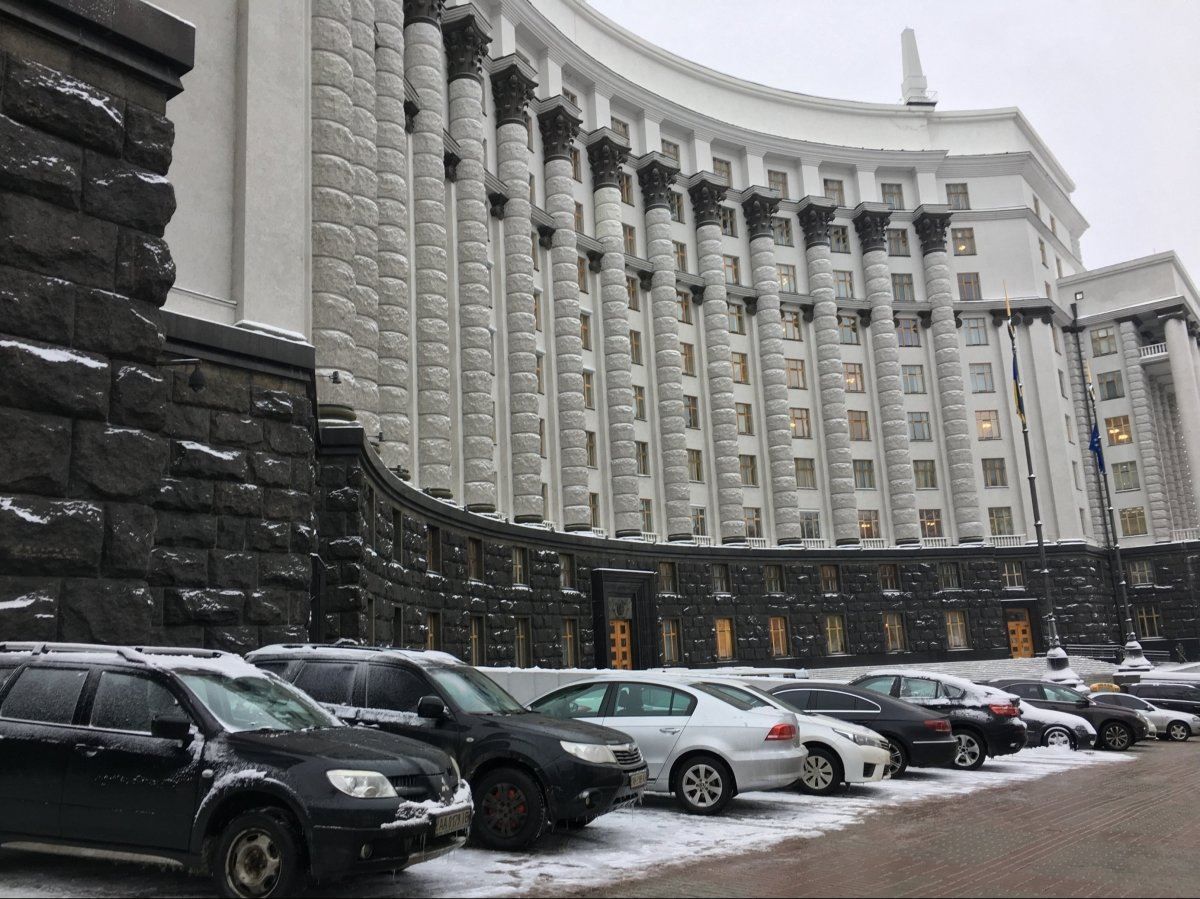 В Кабмине закрыли парикмахерскую: туда идут инвестиционные няни – фото В Кабмине закрыли парикмахерскую: туда идут инвестиционные няни – фото