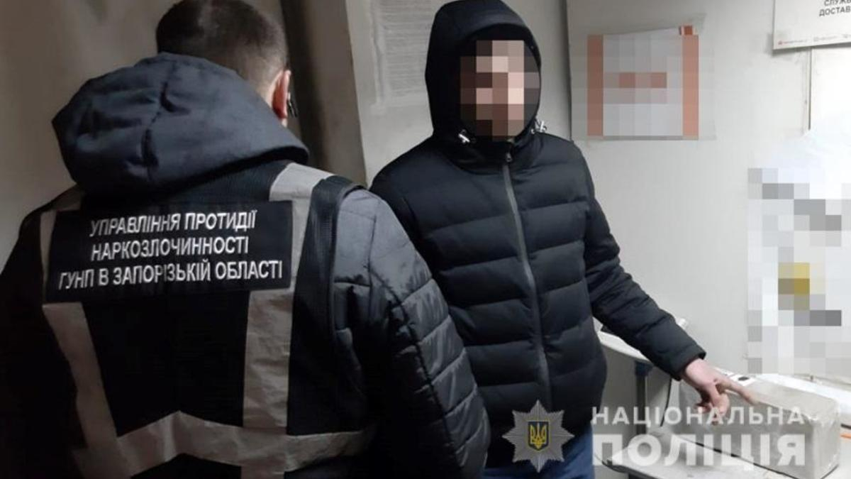 Запорізькі правоохоронці виявили інтернет-магазин, який займався збутом наркотиків